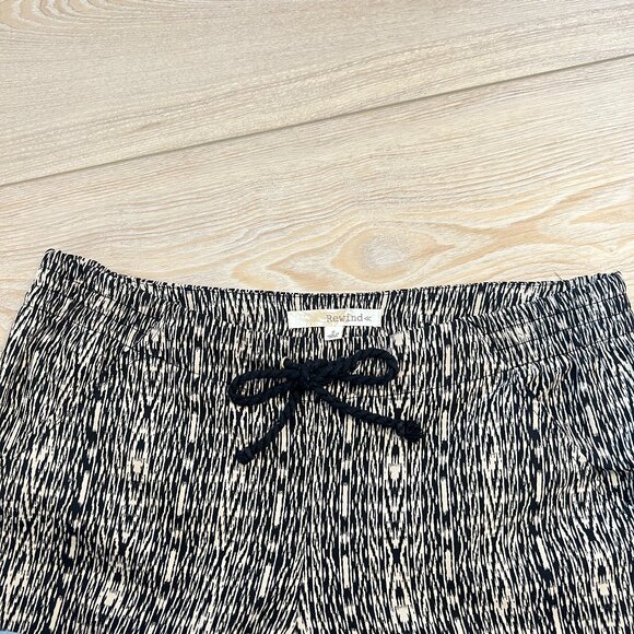 ✨Rewind Printed Jogger Pants (Size 9) - Light & Comfy Summer Casual! - Picture 3 of 13